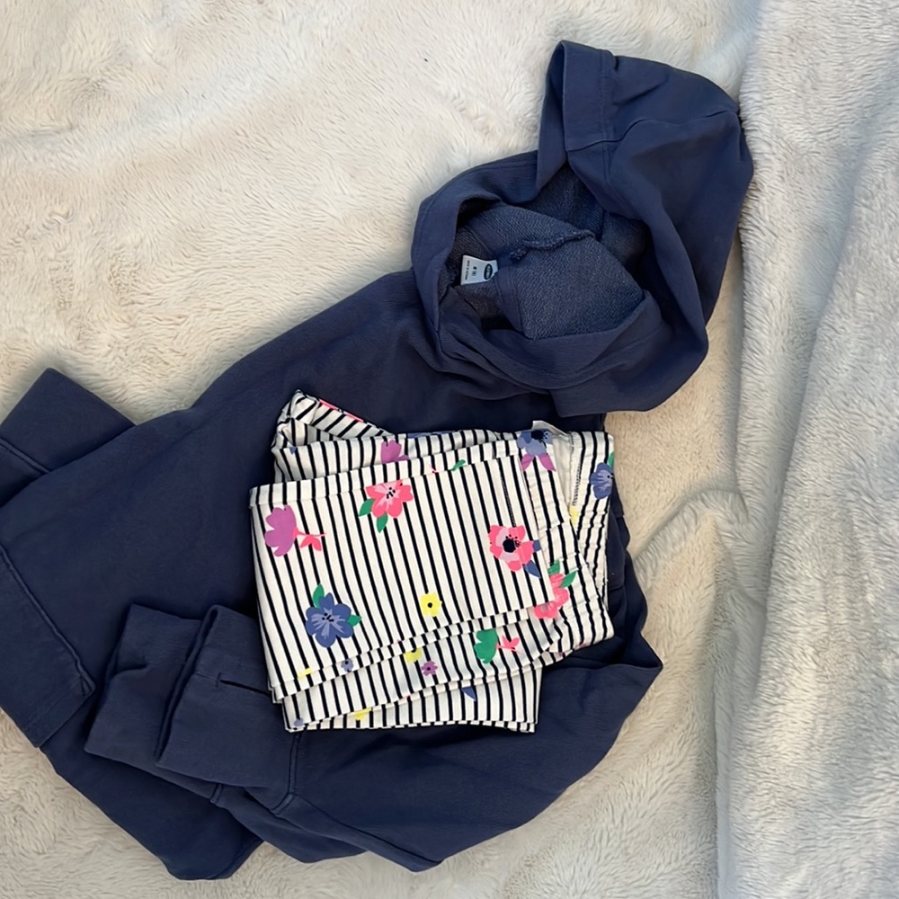 Girls size 7 long leggings with matching sweatshirt bundle